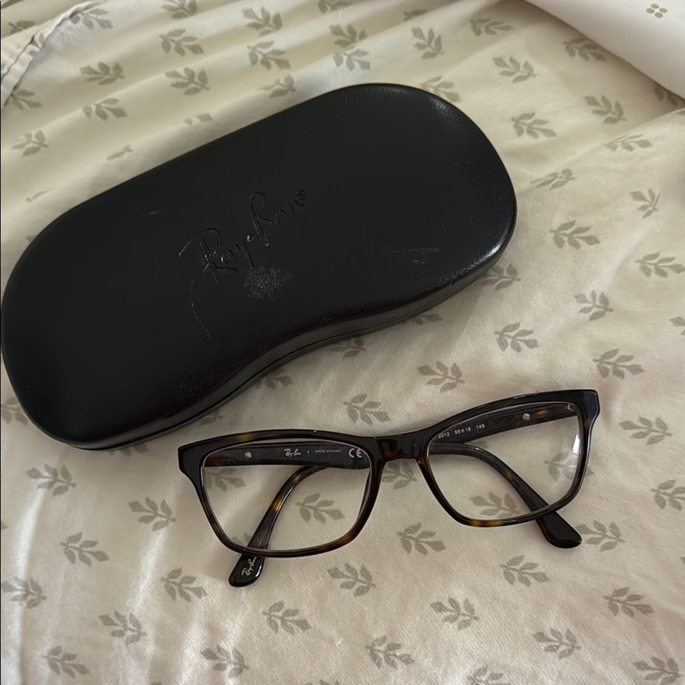 Ray-Ban Classic Tortoise Glasses with Black Case